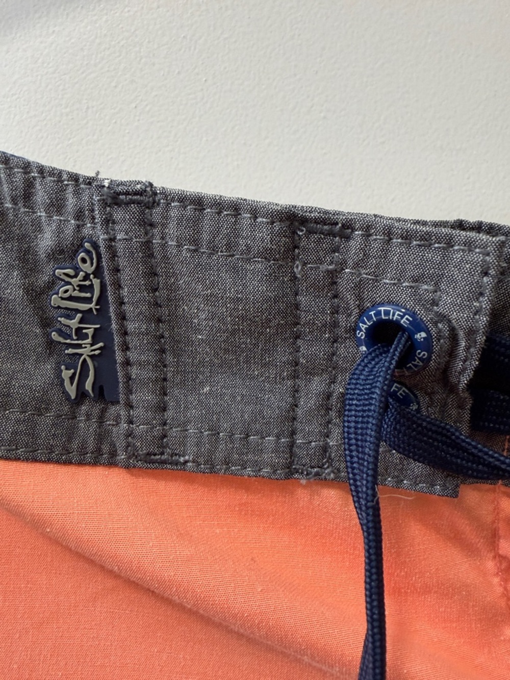 Salt Life Men’s Coral & Gray Boardshorts - Picture 5 of 6